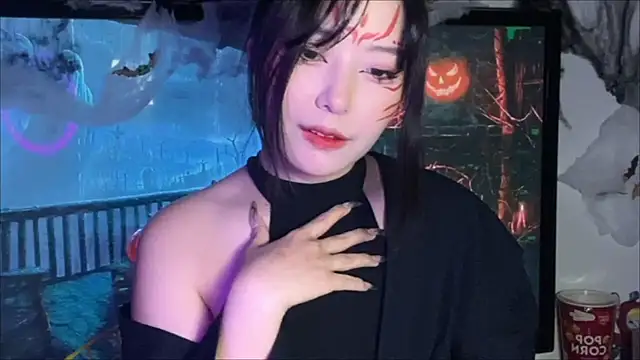 Snapshot of WonderMira chatting on October 30, 1:34 pm WonderMira online show from October 30, 1:34 pm