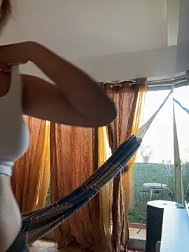 hottiee melannie online show from April 8, 8:20 pm