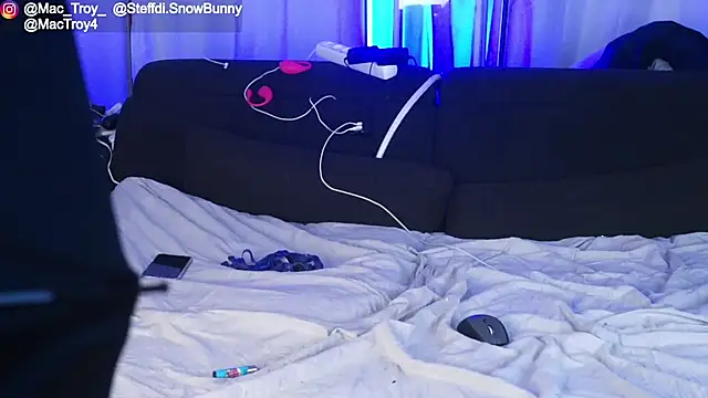 Steffi Snowbunny online show from October 25, 7:19 pm