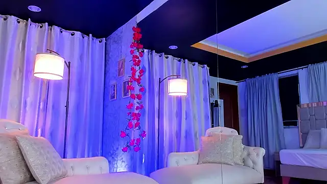 Snapshot of Zarajener chatting on February 5, 11:09 pm Zarajener online show from February 5, 11:09 pm