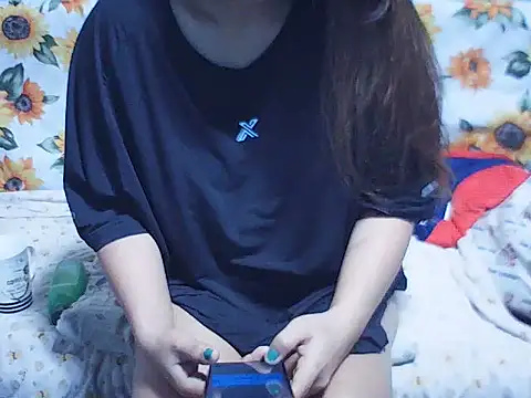 Snapshot of Horny_miya1989 chatting on December 13, 8:25 pm Horny miya1989 online show from December 13, 8:25 pm