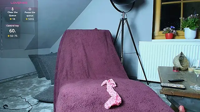 Snapshot of SashaSilk chatting on October 27, 12:26 am SashaSilk online show from October 27, 12:26 am