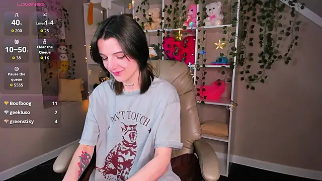 Lynn Martin online show from November 27, 1:02 pm