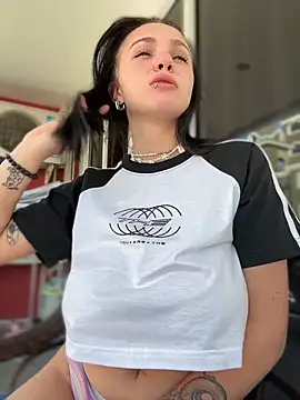 Snapshot of VendiMur chatting on November 30, 2:04 am VendiMur online show from November 30, 2:04 am