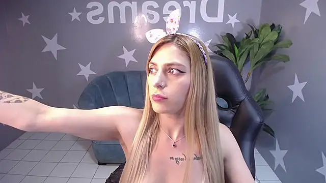 Snapshot of Candy_kush_t chatting on September 17, 8:21 pm Candy kush t online show from September 17, 8:21 pm