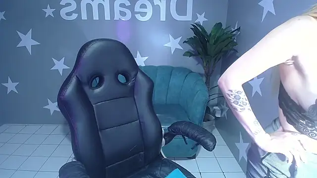 Snapshot of Candy_kush_t chatting on October 24, 8:38 pm Candy kush t online show from October 24, 8:38 pm