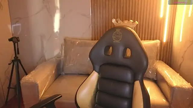 Snapshot of _Charlotte_Collins_ chatting on December 2, 2:56 pm Charlotte Collins online show from December 2, 2:56 pm