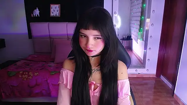 Snapshot of _Charlotte_Collins_ chatting on January 12, 2:22 pm Charlotte Collins online show from January 12, 2:22 pm