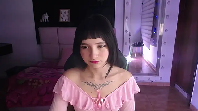 Snapshot of _Charlotte_Collins_ chatting on January 15, 2:43 pm Charlotte Collins online show from January 15, 2:43 pm