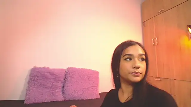 mae nathan  online show from October 10, 5:06 am