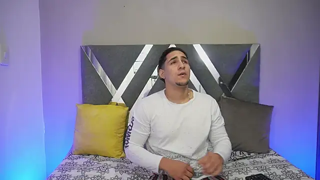 Snapshot of massimo_vidal_ chatting on October 3, 3:58 am massimo vidal online show from October 3, 3:58 am