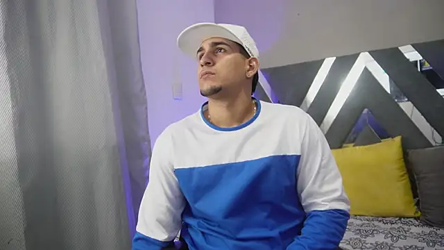 Snapshot of massimo_vidal_ chatting on October 4, 3:37 am massimo vidal online show from October 4, 3:37 am