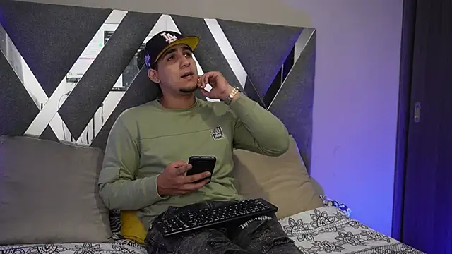 Snapshot of massimo_vidal_ chatting on October 15, 1:50 am massimo vidal online show from October 15, 1:50 am