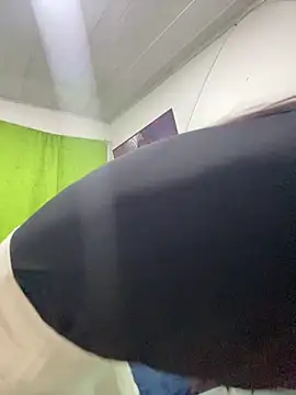 Snapshot of sashaxxx1630 chatting on October 6, 4:43 am sashaxxx1630 online show from October 6, 4:43 am