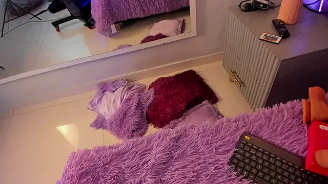 Mia Valentine  online show from April 20, 8:10 pm