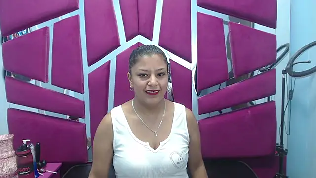 Snapshot of Carolina_Suarez_ chatting on November 18, 1:44 am Carolina Suarez online show from November 18, 1:44 am