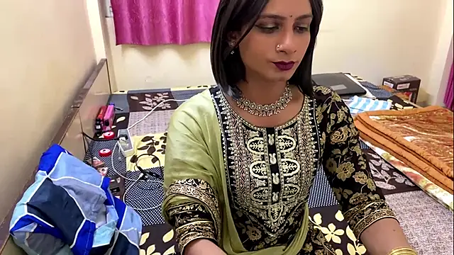 LuvLayla online show from November 11, 6:08 pm