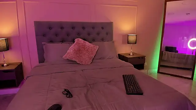 ALICESANDOVAL online show from September 15, 11:43 am