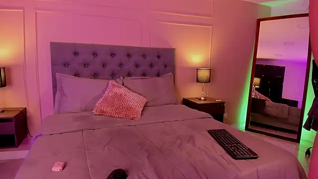 ALICESANDOVAL online show from September 22, 11:45 am