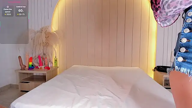 ALICESANDOVAL online show from April 3, 11:30 am