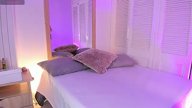 ALICESANDOVAL online show from April 22, 11:12 am