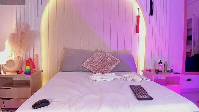 ALICESANDOVAL online show from April 25, 11:24 am