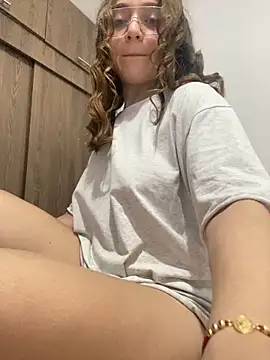 Snapshot of mia_evanss26 chatting on November 24, 10:20 pm mia evanss26 online show from November 24, 10:20 pm