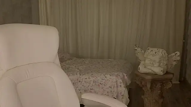 I am joss online show from April 18, 11:38 pm