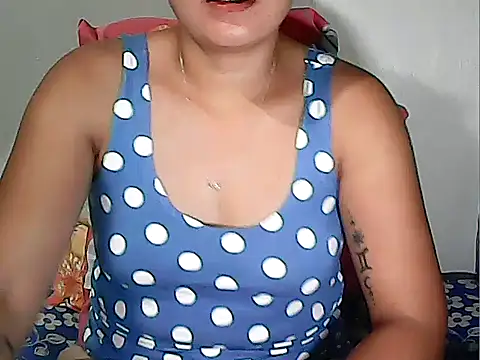 Snapshot of xxkitty27xx chatting on November 21, 10:14 am xxkitty27xx online show from November 21, 10:14 am