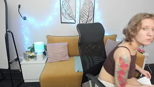 Snapshot of Hailey_Foxy chatting on September 12, 8:58 am Hailey Foxy online show from September 12, 8:58 am