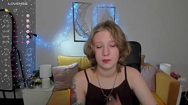 Snapshot of Hailey_Foxy chatting on September 21, 8:49 am Hailey Foxy online show from September 21, 8:49 am