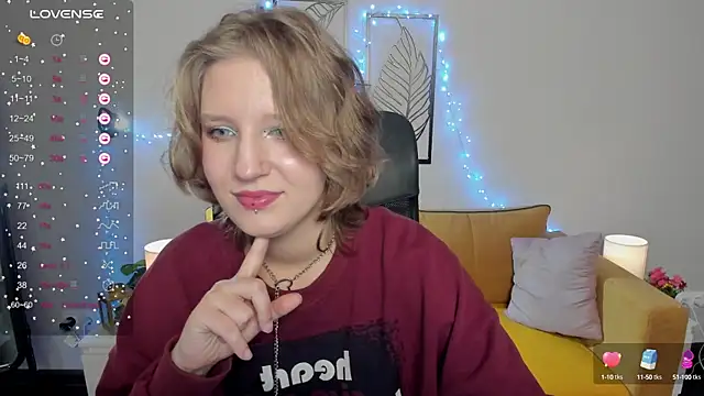 Snapshot of Hailey_Foxy chatting on October 3, 8:44 am Hailey Foxy online show from October 3, 8:44 am