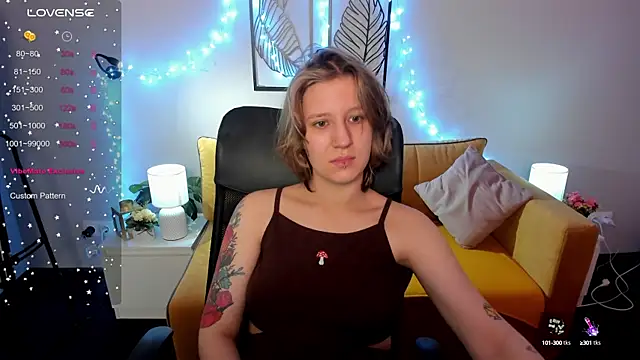 Snapshot of Hailey_Foxy chatting on October 13, 8:47 am Hailey Foxy online show from October 13, 8:47 am