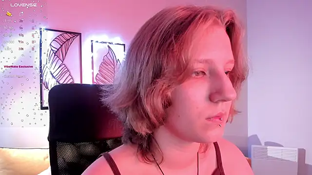 Snapshot of Hailey_Foxy chatting on October 25, 8:55 am Hailey Foxy online show from October 25, 8:55 am