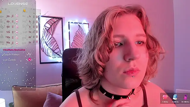 Snapshot of Hailey_Foxy chatting on October 30, 9:00 am Hailey Foxy online show from October 30, 9:00 am