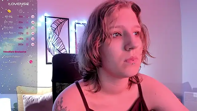 Snapshot of Hailey_Foxy chatting on November 2, 9:00 am Hailey Foxy online show from November 2, 9:00 am