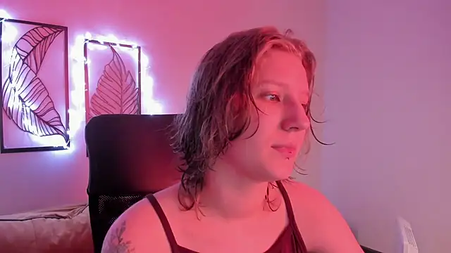 Snapshot of Hailey_Foxy chatting on November 16, 9:04 am Hailey Foxy online show from November 16, 9:04 am