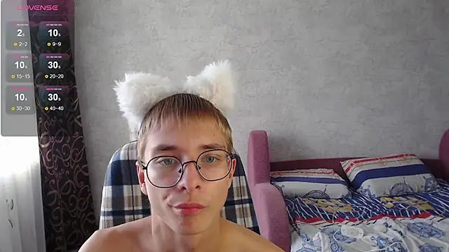 glasses cat online show from September 10, 5:40 am