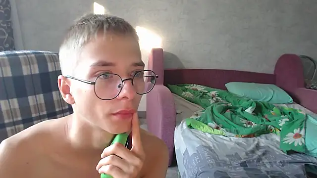 glasses cat online show from September 22, 5:53 am