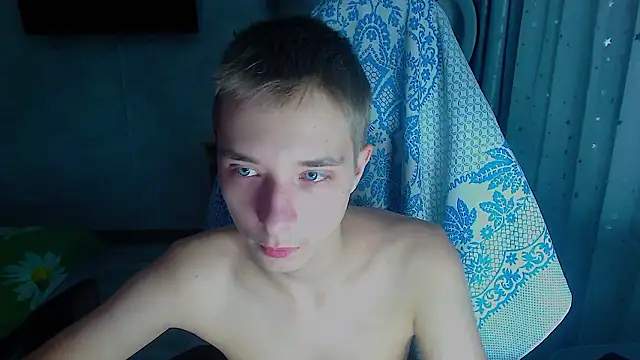 glasses cat online show from February 11, 10:15 pm