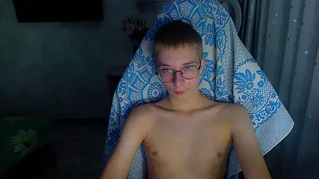 glasses cat online show from February 14, 11:34 pm