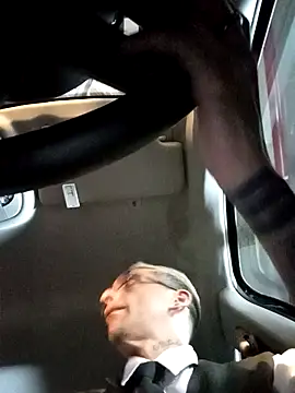 dinho carioca online show from April 7, 12:00 am