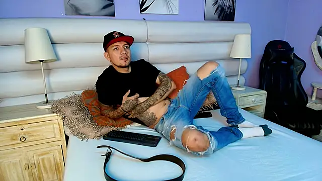 Snapshot of Dante_Flamee chatting on February 9, 1:26 pm Dante Flamee online show from February 9, 1:26 pm