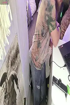 JuliCarl online show from April 15, 1:45 am