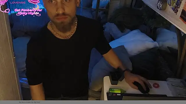 JuliCarl online show from April 26, 12:08 am