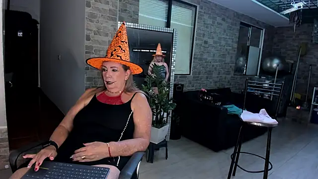  SARAI DUPONT online show from October 31, 11:11 am