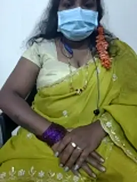 Snapshot of Silk_Smitha_27 chatting on December 17, 9:26 am Silk Smitha 27 online show from December 17, 9:26 am