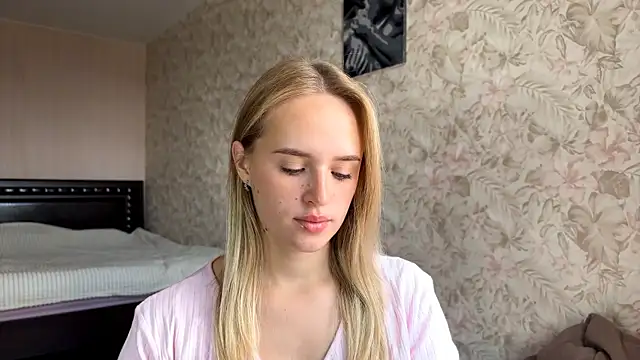 ElisabetLorney online show from September 12, 8:03 am