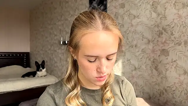 ElisabetLorney online show from September 19, 8:05 am