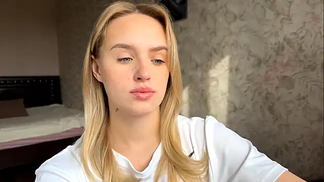 ElisabetLorney online show from October 3, 8:11 am